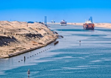 Суецкият канал отчете най интензивния дневен трафик в историята си съобщи