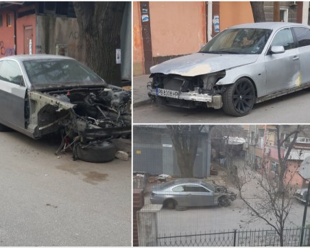 Група младежи превърнаха улица в Гагарин в сервиз за автомобили