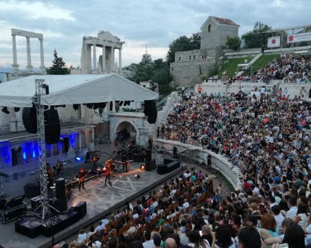 Имани, LP и Елена Папаризу от