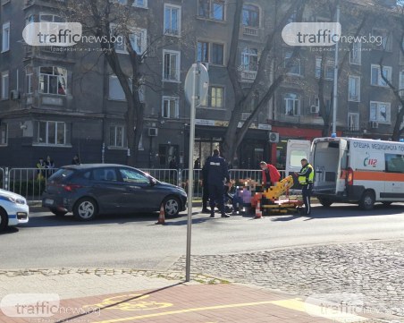 Кола блъсна млад мъж на пешеходна пътека на бул. „Шести септември”