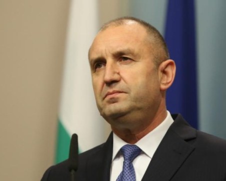 Румен Радев даде два отрицателни теста за коронавирус, възобновява работната си програма