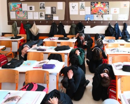 Учениците от пострадалите турски райони отново на училище