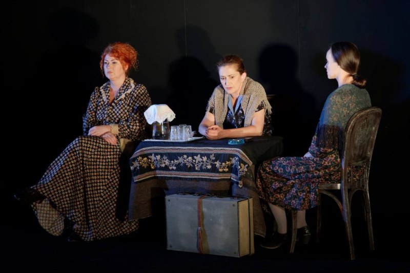 Спектакълът Поразените от Теодора Димова на Варненския драматичен театър Стоян Бъчваров“