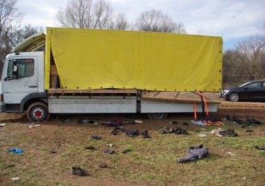 На 17 февруари в камион край селото бяха открити 18
