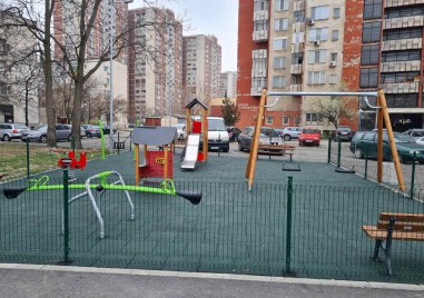 Три нови детски площадки са изградени в квартал Изгрев по