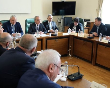 Гълъб Донев обсъди с областните управители подготовката и провеждането на изборите