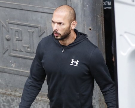 Оставиха инфлуенсъра Андрю Тейт в ареста