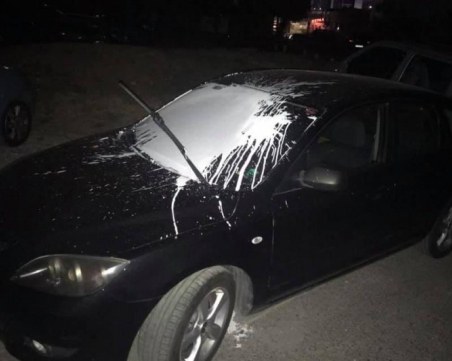 Пловдивчанка заля автомобила на съседка с боя заради спор