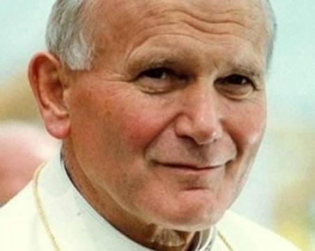 Полско списание е изтеглено от продажба след скандален колаж с Йоан Павел II