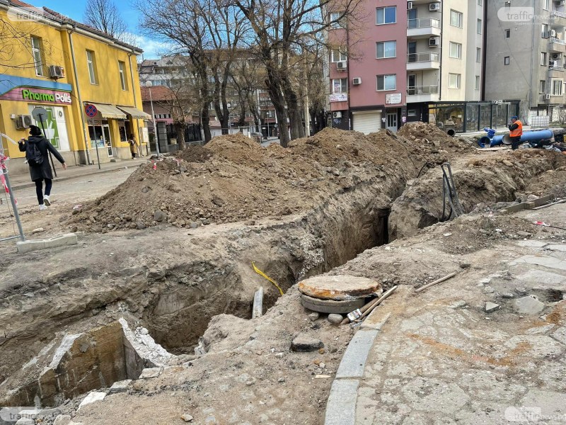 Асфалтират част от ул. „Даме Груев”, но затварят още едно невралгично кръстовище