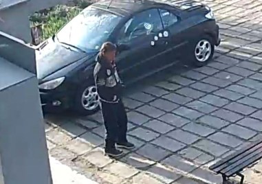 Мъж е откраднал дамска чанта от пейка в кв Смирненски