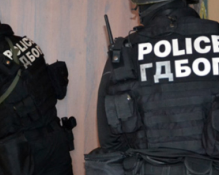 Акция на ГДБОП: Разбиха бизнес за фалшиви маркови стоки и пране на пари в Пазарджишко