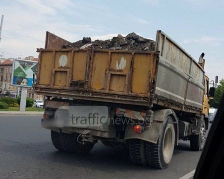 Камион за смет блъсна и уби възрастен човек в София