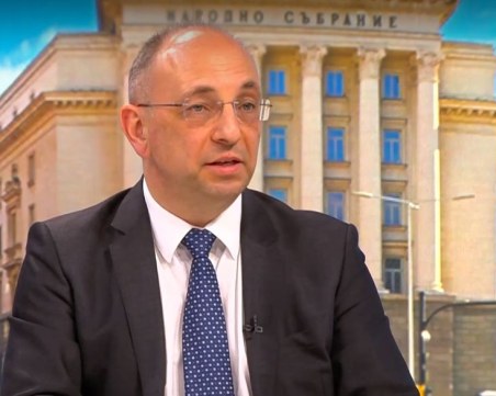 Василев: Заплахата за финансовата стабилност не е новина, доходите се разхищават