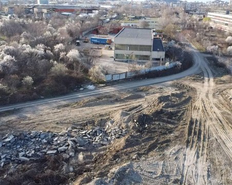 Южната промишлена зона като лунен пейзаж! Облаци от прах, разбити пътища и купища отпадъци