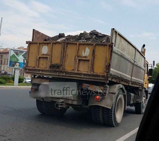 Камион за смет блъсна и уби възрастен човек в София