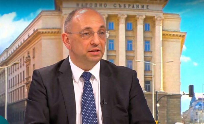 Василев: Заплахата за финансовата стабилност не е новина, доходите се разхищават
