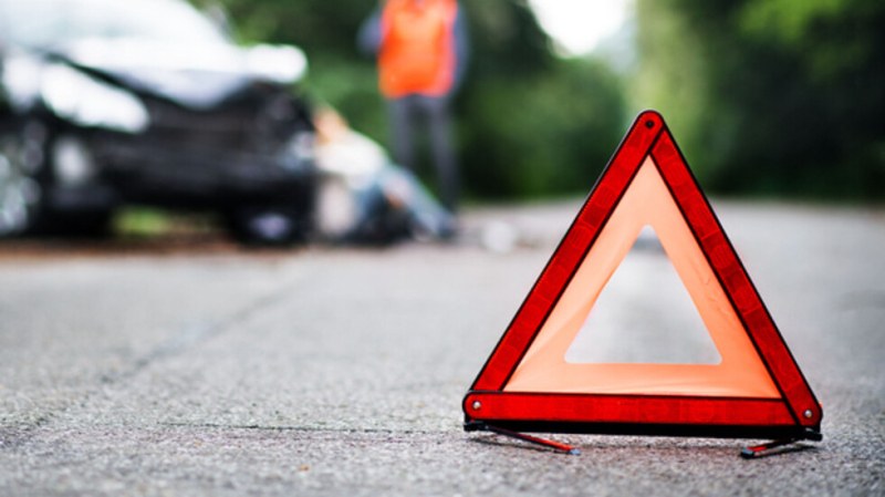 Автомобил с петима младежи катастрофира снощи край търновското село Самоводене. Инцидентът стана