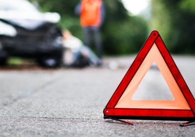 Автомобил с петима младежи катастрофира снощи край търновското село Самоводене Инцидентът стана