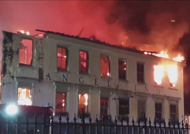 Евакуация заради пожар в хотел в градчето Мидхърст Южна Англия