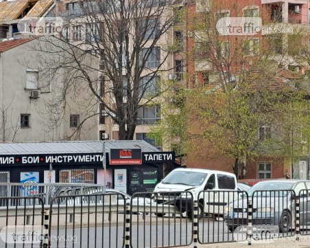 Бус се вряза в мантинелата на моста на Герджика