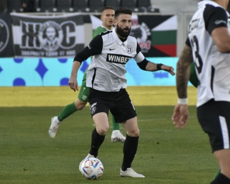 Димитър Илиев играл с температура срещу Берое