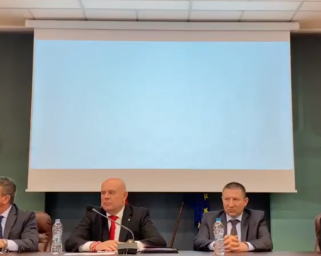 Гешев: Няма да позволя магистрати да бъдат заплашвани от престъпни групи