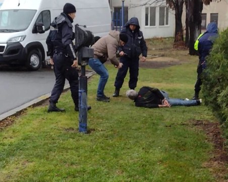 Опит за обир в Бургас завърши с гонка и четири ударени коли