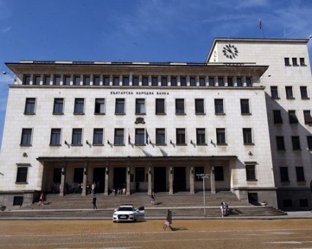 Пред фалит ли е България, или се всяват излишно страхове? Говорят икономистите