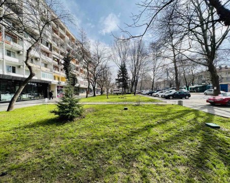 Преобразиха зелени площи на ул. 