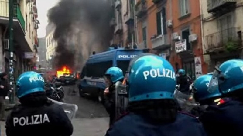Арестувани, ранени и опустошен Неапол след безредиците