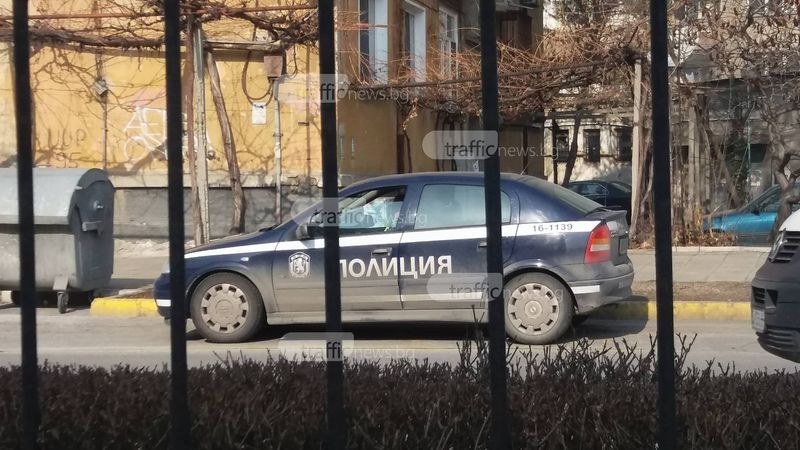 Солидно почерпен мъж без книжка се блъсна в дърво на пловдивски булевард