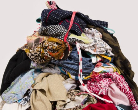 Сменяме гардероба! Какво да правим със старите си дрехи?