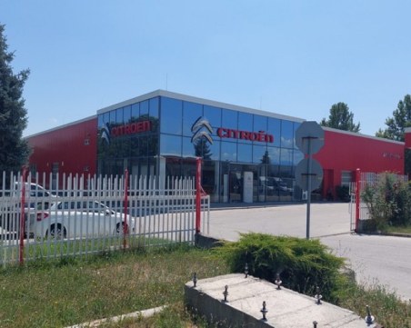 Нов опит за продажба на бившия шоурум на 