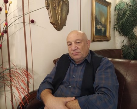 Собственик на хотел в Стария град нападна и преби общински охранител