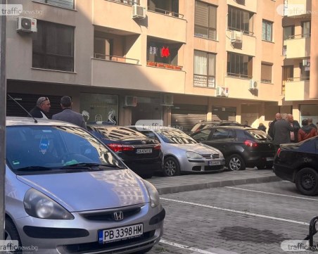 Задържаха двама души за заливането с киселина на гадателката в Пловдив