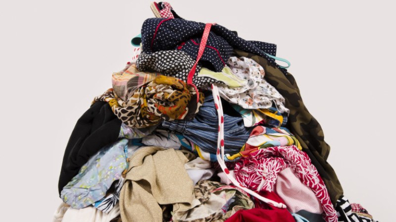 Сменяме гардероба! Какво да правим със старите си дрехи?