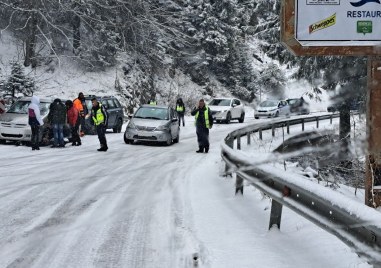 4 5 катастрофи възникнаха в Пампорово този следобед заради мартенския сняг