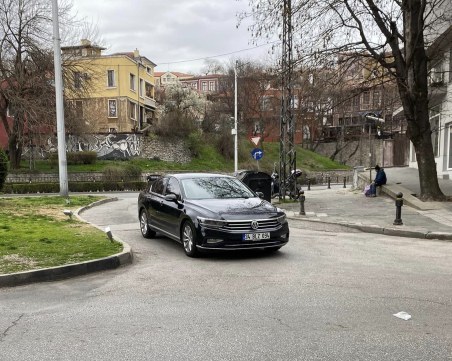 Чок патрон! Турски шофьор изуми със спиране в центъра на Пловдив