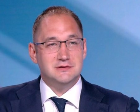 Георги Ангелов: Държавата щедро раздаде пари на бизнеса, а сега мисли данък, за да си ги върне