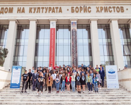 Национален ученически парламент - борбата за реформа в буксуващата образователна система