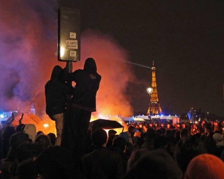 Нова вечер на сблъсъци в Париж