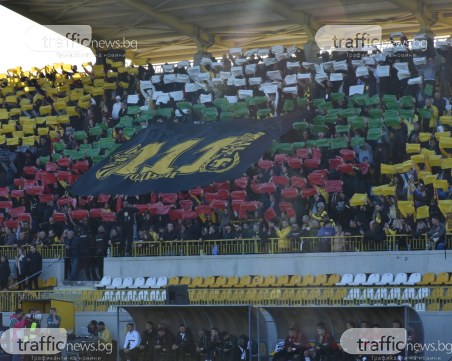 Хореографията на феновете на Ботев по време на дербито