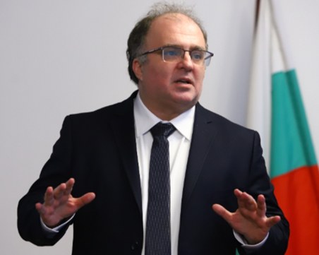 Найден Тодоров: Уволнението на Морфов е казус за българския съд