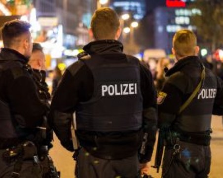 Намушкаха мъж на въртележка на панаир в Германия