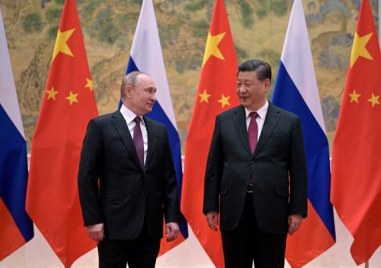 Китайският лидер Си Дзинпин днес пристигна в Москва на тридневно
