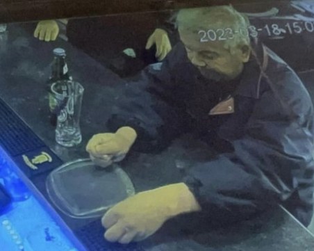 Пловдивчанин издирва човек, който според него е откраднал телефона на сина му