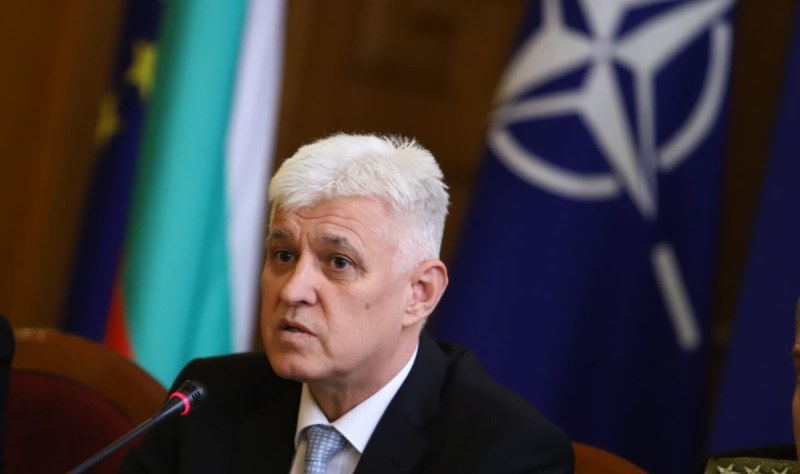 Министър на отбраната: България не подготвя предоставянето на военна помощ за Украйна