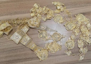 Над 1 6 кг златни накити за 196 822 лева задържаха