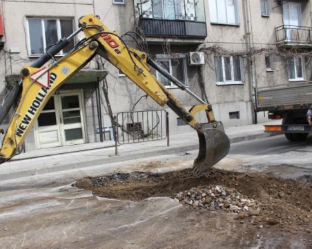 Авариен ремонт в Смирненски, спират движението по ул. „Солунска